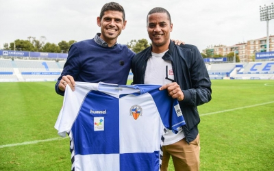 Antonio Hidalgo el dia de la seva presentació, fa just un any, al costat de Juvenal | Roger Benet